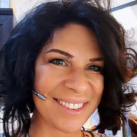 Meet your Posher, Lisa - Picture 2 of 8